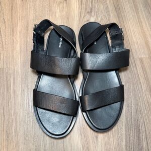 & Other Stories Black Flat Strappy Sandals US Size 6
